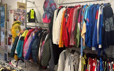 A reutilização de roupa é mais benéfica do que a reciclagem